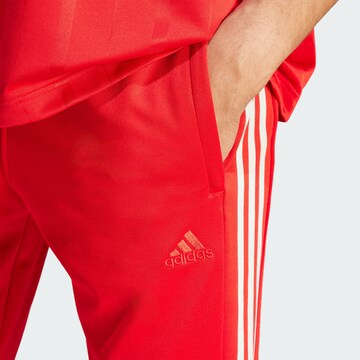 Coupe slim Pantalon de sport 'Tiro' ADIDAS SPORTSWEAR en rouge