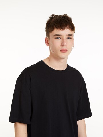 Bershka T-Shirt in Schwarz