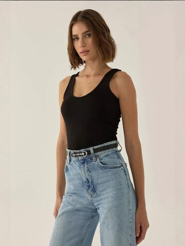 Hiccup Top in Schwarz: Vorderseite