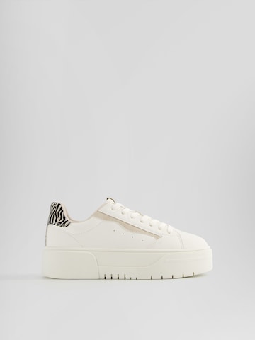 Bershka Låg sneaker i vit