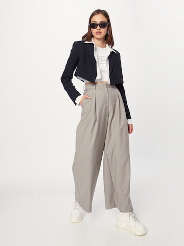 Wide Leg Pantalon à pince 'Indy' WEEKDAY en gris