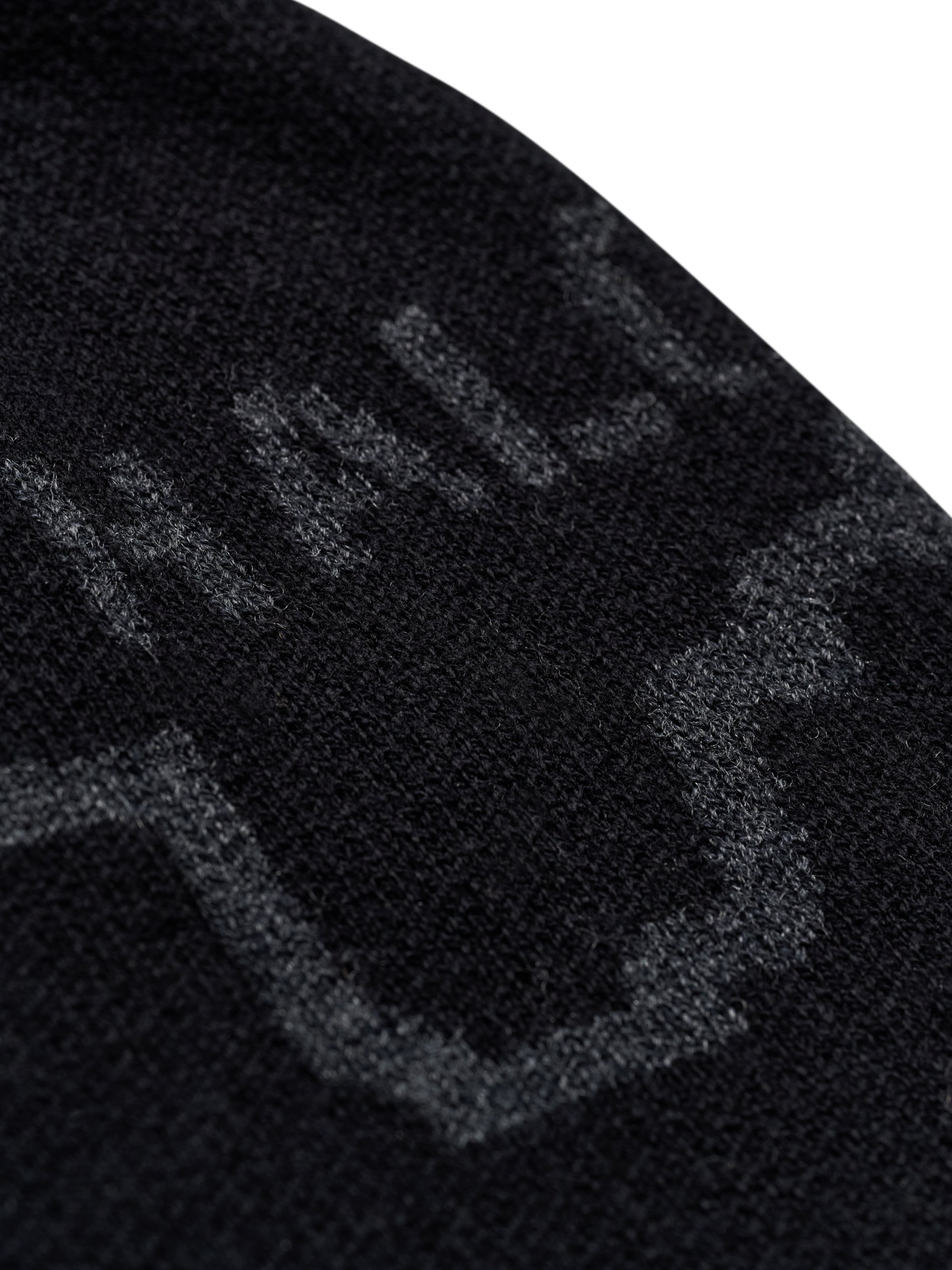 HALO Beanie in Black