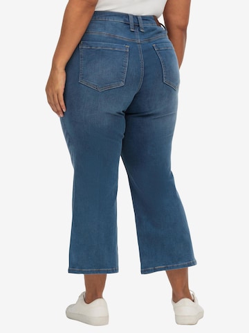 SHEEGO Bootcut Jeans i blå