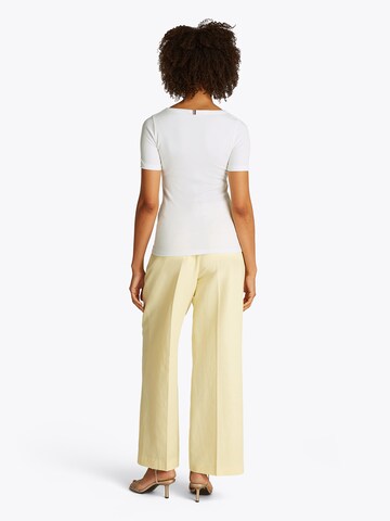 TOMMY HILFIGER - Camiseta en blanco