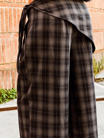 Bershka Bő szár Nadrág - barna