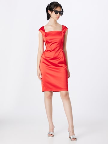SWING Εφαρμοστό φόρεμα σε κόκκινο