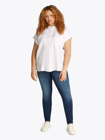 Camicia da donna 'ESS' di Tommy Hilfiger Curve in bianco