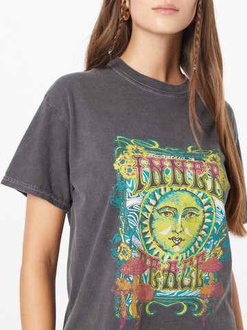 BDG Urban Outfitters Μπλουζάκι 'INNER PEACE' σε γκρι