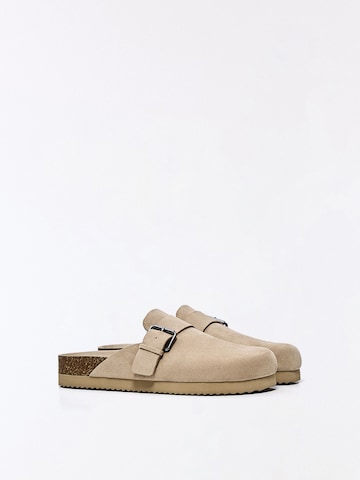 Bershka Pantolette in Beige