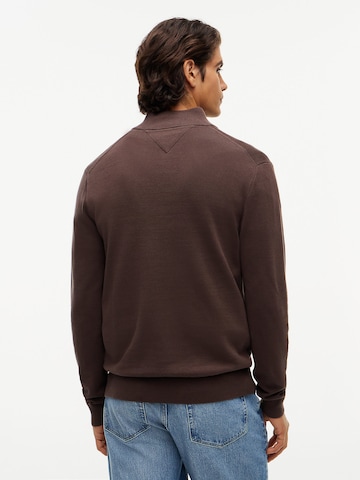 TOMMY HILFIGER Pullover 'Essential' i brun