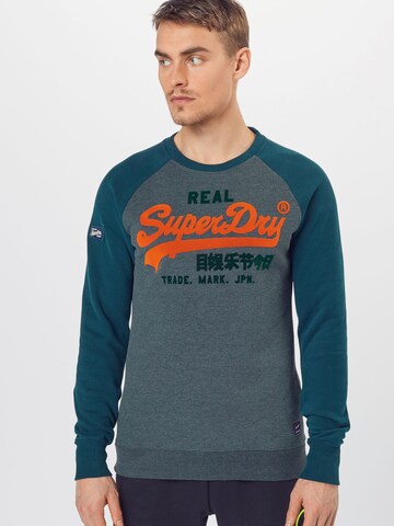 Superdry Tapered Sweatshirt in Grijs: voorkant