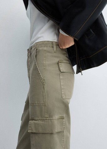 MANGO Regular Cargojeans in Groen