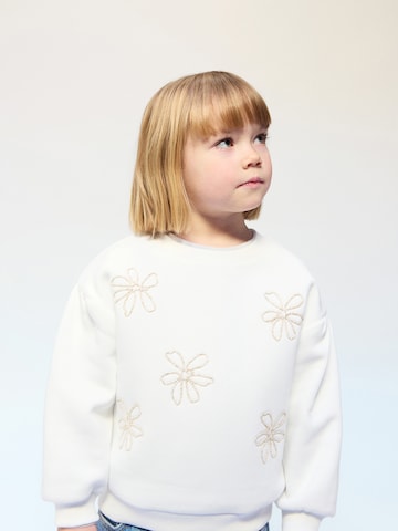 Sweat-shirt 'FLOR' MANGO KIDS en blanc : devant