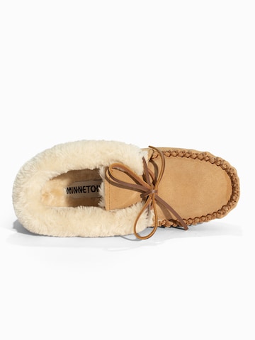 Minnetonka Mockasin 'Chrissy' i brun