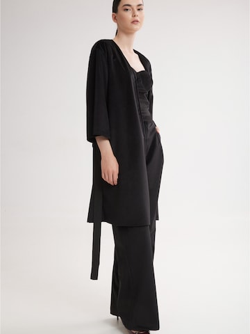 4TAILORS - Kimono 'Scarlet' en negro