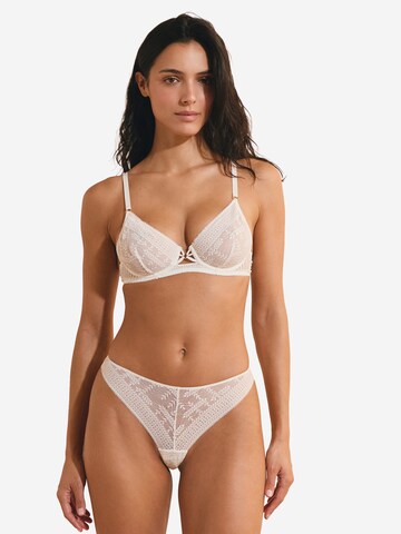 ETAM String 'Oasis' in Beige