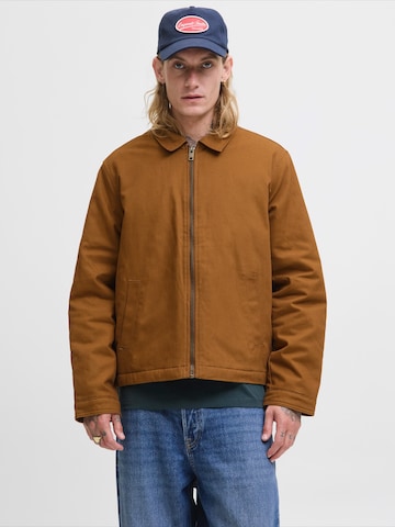 JACK & JONES Φθινοπωρινό και ανοιξιάτικο μπουφάν ''JJEDOVER' σε καφέ: μπροστά