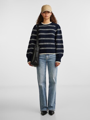Pull-over 'JADINE' PIECES en bleu