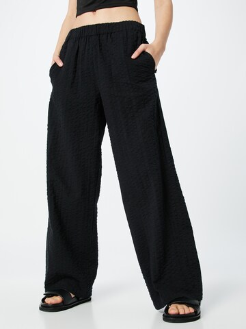 Loosefit Pantalon Monki en noir : devant