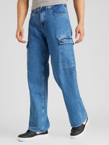Calvin Klein Jeans Loosefit Džíny s kapsami '90`s' – modrá: přední strana