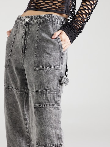 Effilé Jeans cargo 'JAMILLA' PIECES en gris