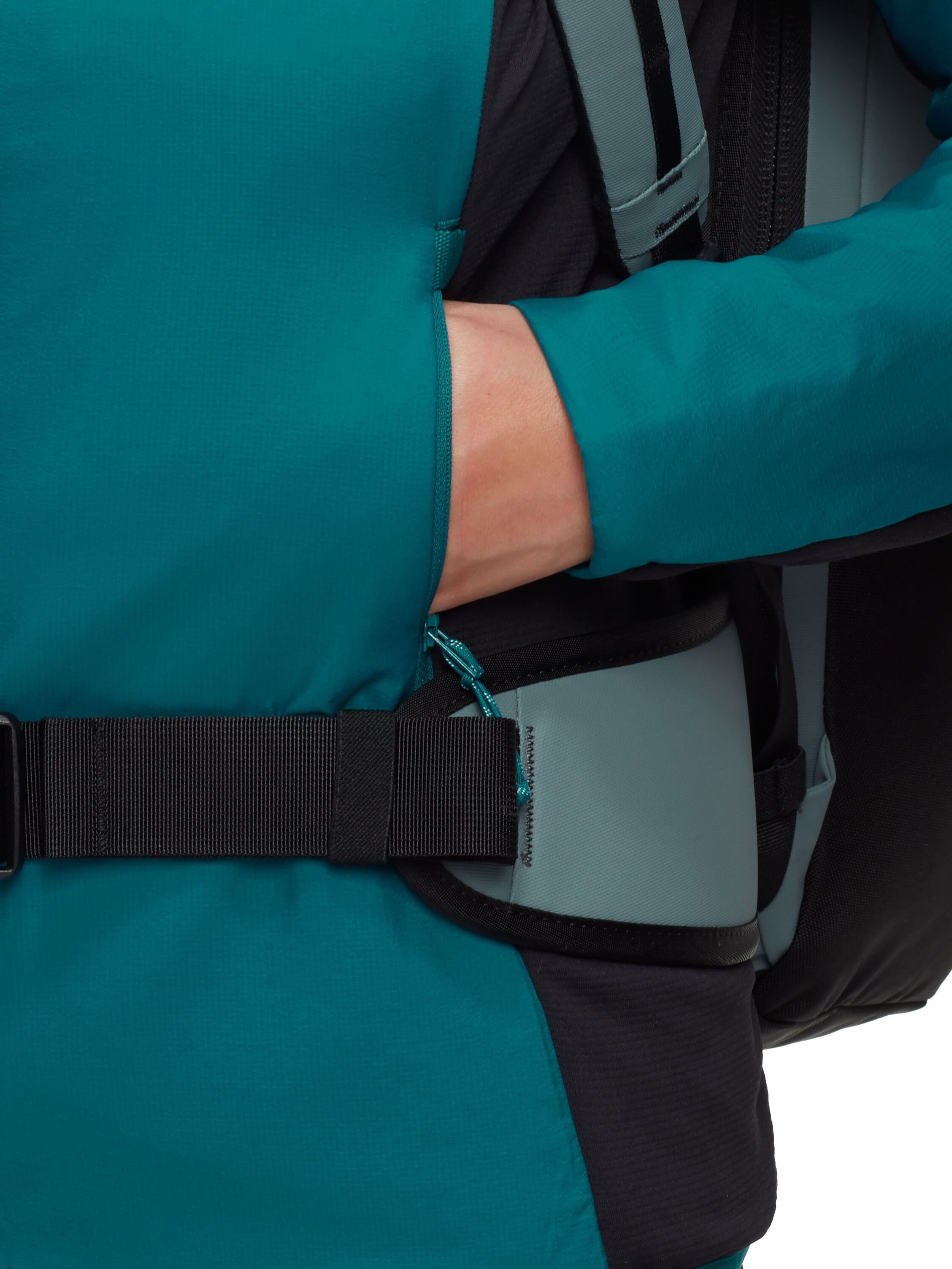 MAMMUT Outdoor Jacket in Green