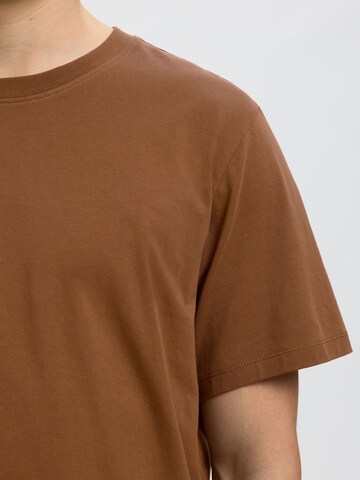 SELECTED T-Shirt 'Aspen' in Braun
