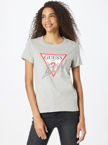 Tricou de la GUESS pe gri: față