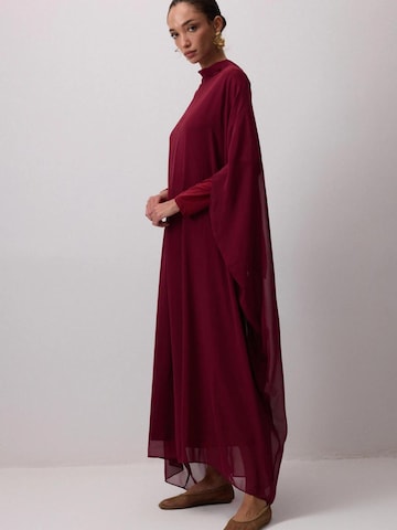 Touché Privé Kjole 'Bat Sleeve Chiffon Dress' i rød