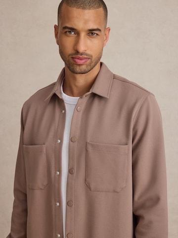 DAN FOX APPAREL Regular fit Πουκάμισο 'Leonidas' σε καφέ