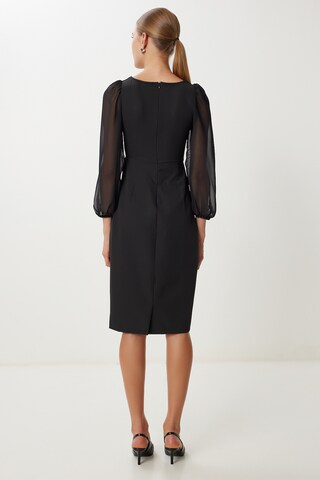 Happiness İstanbul Kleid in Schwarz