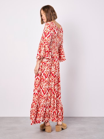 Robe ' ' Apricot en rouge