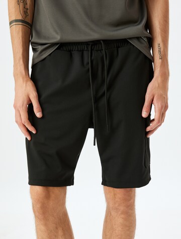 Koton Regular Shorts in Schwarz