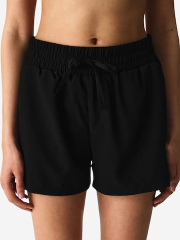 Penti Rövid fürdőnadrágok 'PENTI Damen FELIX Badeshorts' - fekete