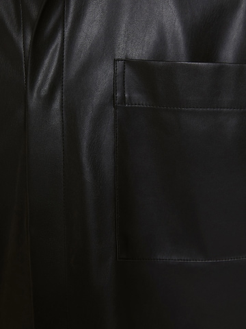 Bershka Lużny krój Spodnie w kolorze czarny