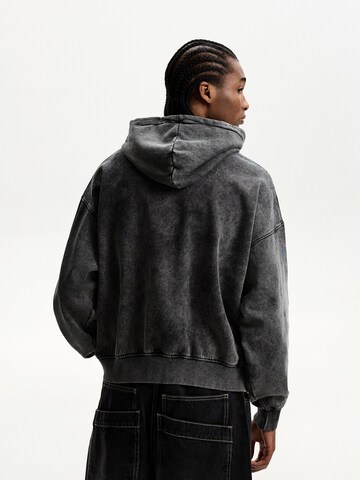 Bershka Sweatjacke in Grau