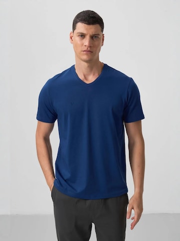 Tommy Life Shirt in Blue: front