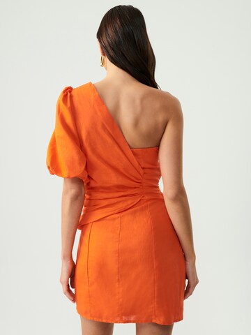 BWLDR - Vestido de gala 'NICO' en naranja: atrás