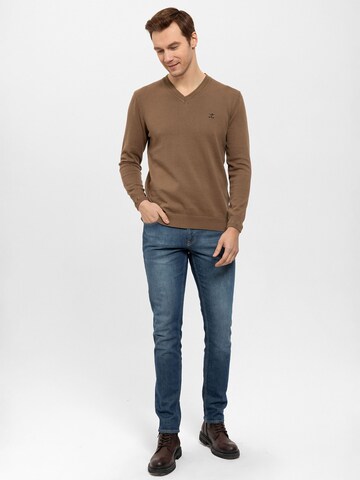 Daniel Hills Pullover in Braun