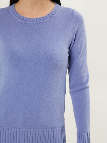 Influencer Pullover in Blau