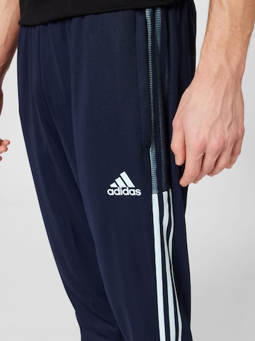 mėlyna ADIDAS SPORTSWEAR Siaurėjantis Sportinės kelnės 'Tiro'