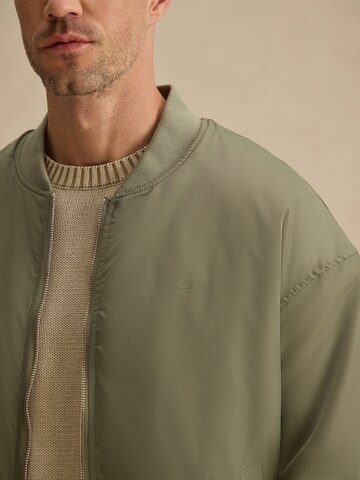 DAN FOX APPAREL Демисезонная куртка 'Arjen' в Зеленый