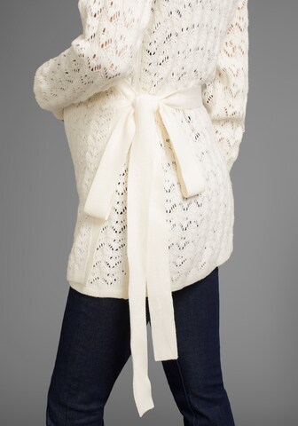 Neun Monate Knit Cardigan in White