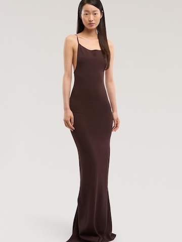 Robe Trussardi en marron : devant