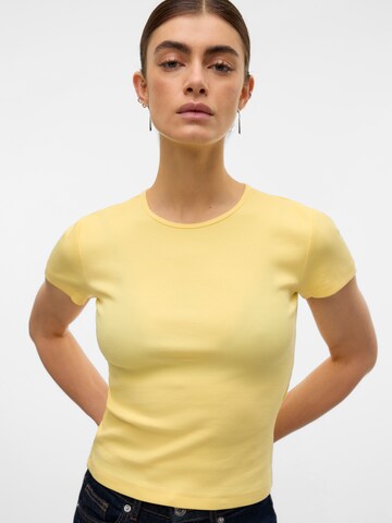 Maglietta 'VMCHLOE' di VERO MODA in giallo