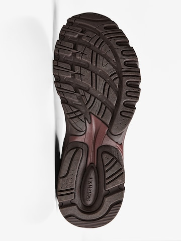 Bershka Trampki niskie w kolorze czerwony