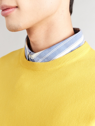 UNITED COLORS OF BENETTON Regular fit Pulóver - sárga