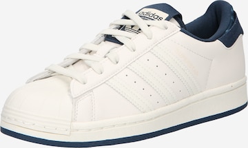 Baskets basses 'Superstar' ADIDAS ORIGINALS en blanc : devant