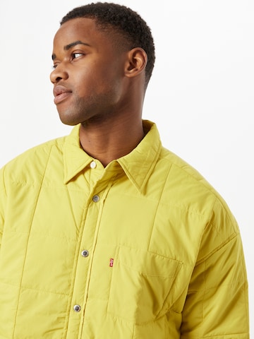 LEVI'S ® Демисезонная куртка 'Levi's® Men's Padded Slouchy 1 Pocket Shirt' в Желтый