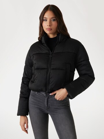 GUESS Jacke in Schwarz: Vorderseite
